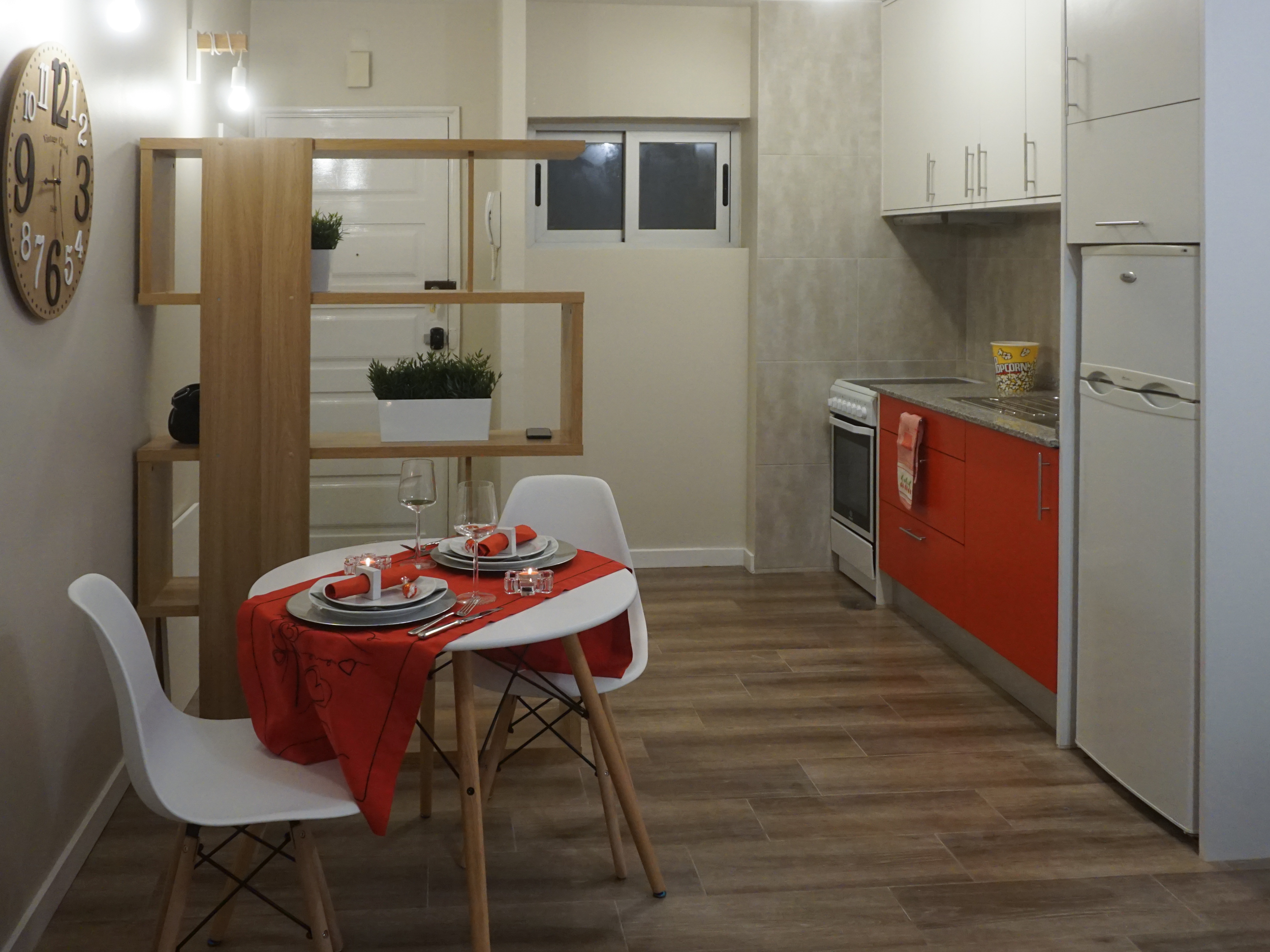Cozinha equipada e zona de refeições